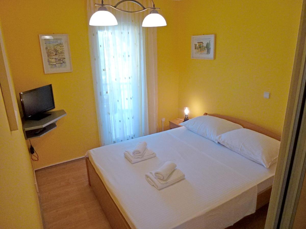 Apartment Honor Njivice Buitenkant foto