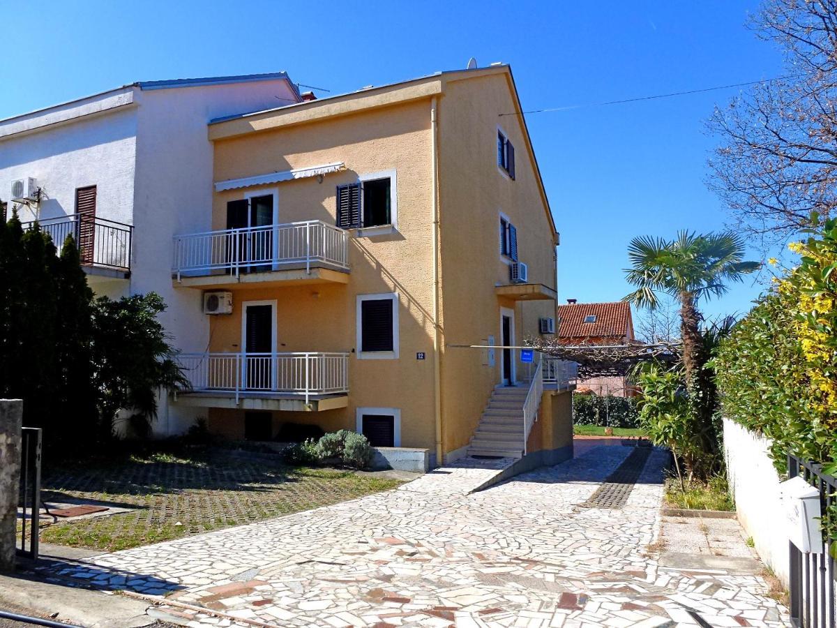 Apartment Honor Njivice Buitenkant foto